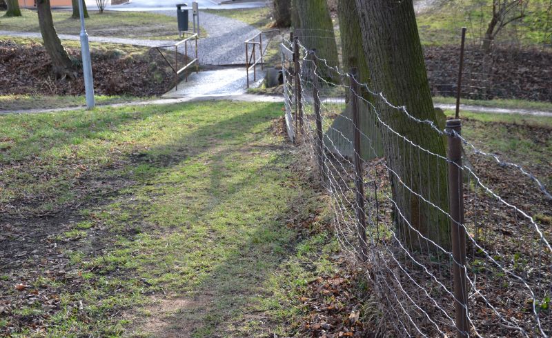 Metal Mesh Fence Installation